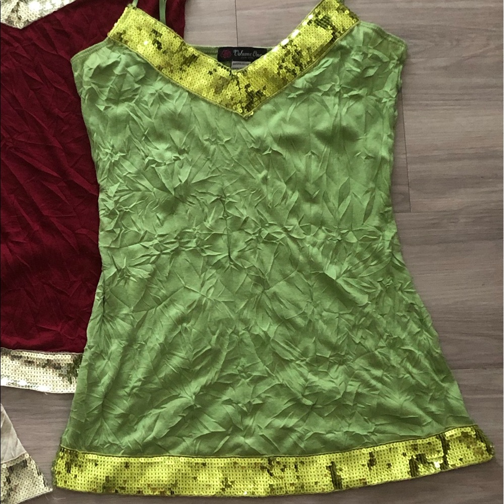💥2/20💥 Green tank with sequin detail